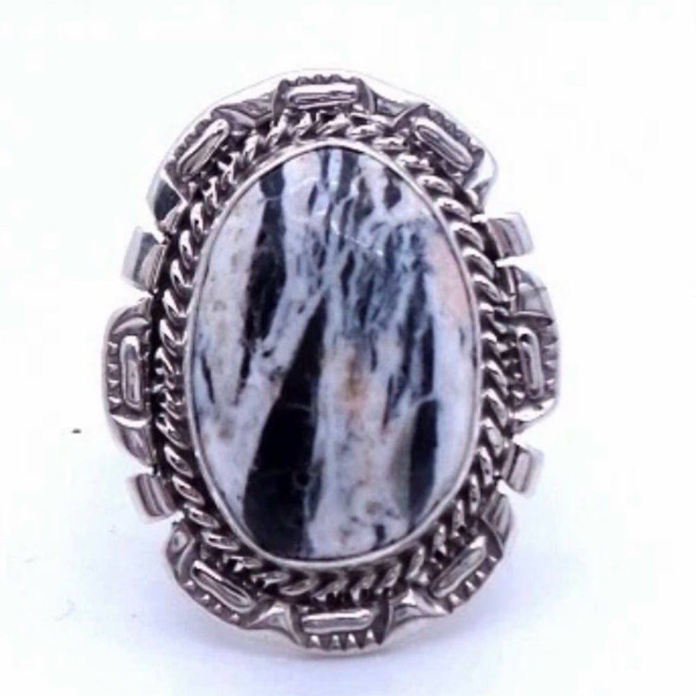 NAVAJO HANDMADE .925 STERLING SILVER WHITE BUFFALO RING - SIGNED &  STAMPED.